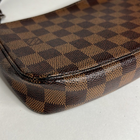 Louis Vuitton Pochette Acessoires Damier Ebene red interior - Picture 9 of 17